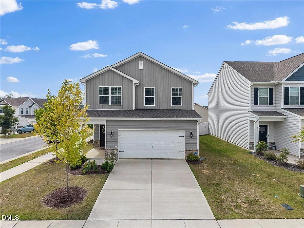 4 bed, 2.5 bath, 2294 sqft, $2,500 — Photo 1