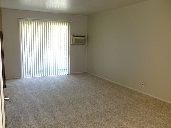 4th image of 5492 Carlson Dr APT 6