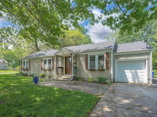 8144 Hadley St, Overland Park, KS 66204