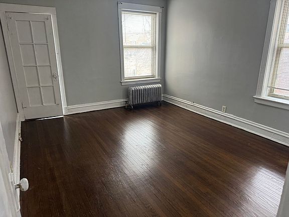 3rd image of 6932-34 S Jeffery Blvd #1