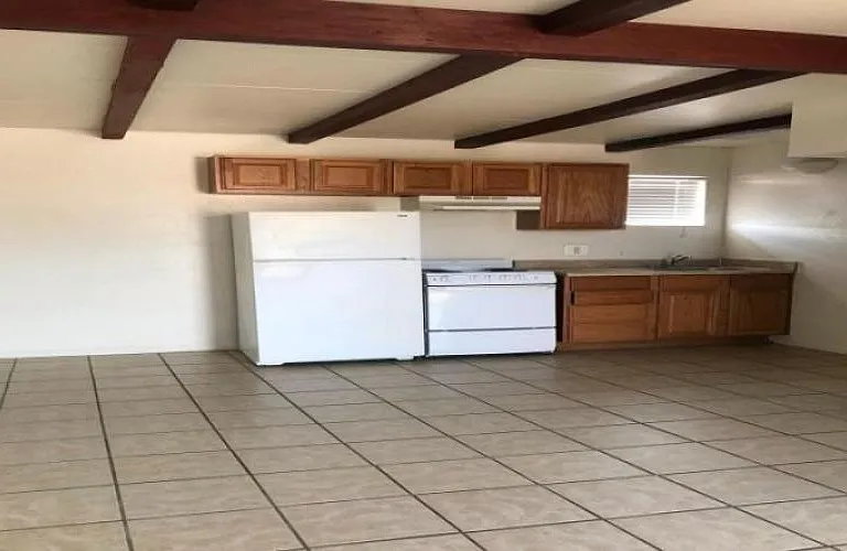 2195 S Maple Ave #B — Photo 3