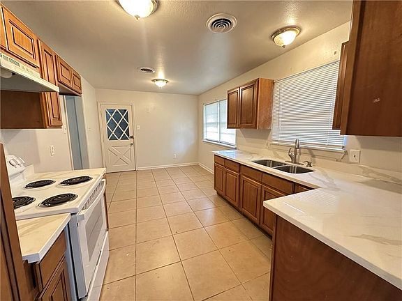 4th image of 6020 Warwick Ct