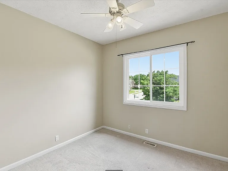 18602 Leavenworth St — Photo 30
