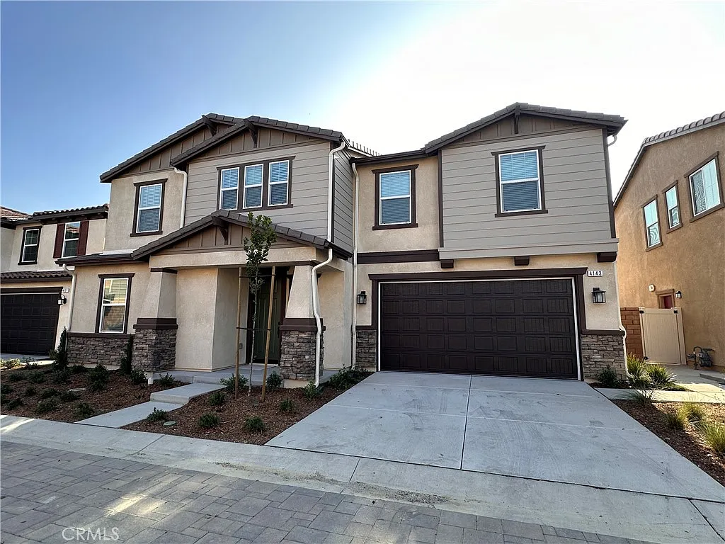 4 bed, 2308 sqft, $4,300 — Photo 2