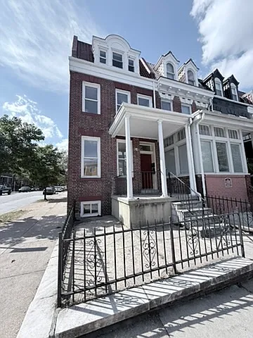 2400 Callow Ave #A — Photo 1