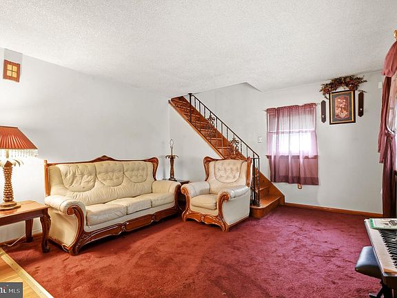 5th image of 260 Somerset St