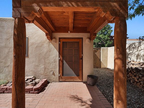 4th image of 865 Los Pueblos St