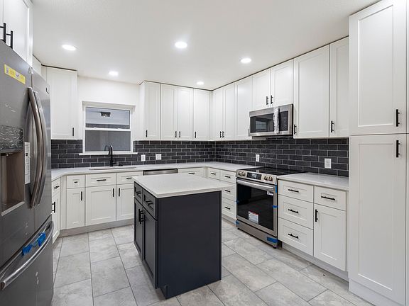 5th image of 2205 Elmwood Blvd