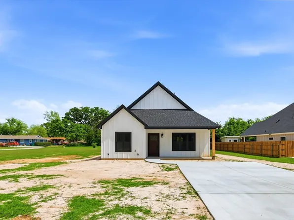 908 Crittendon St, Bridgeport, TX 76426