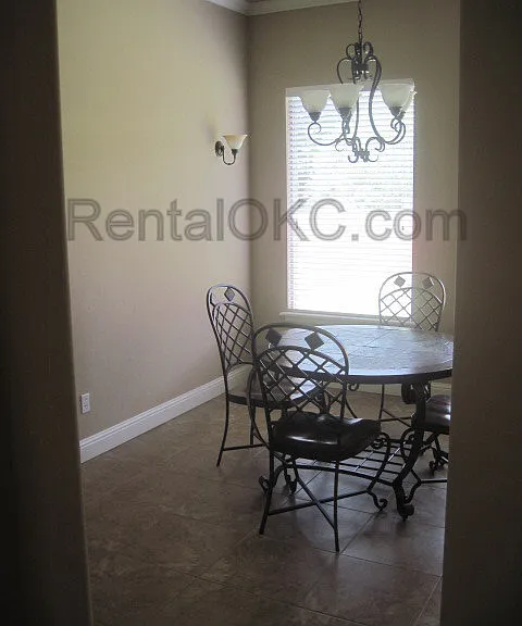 928 Ashwood Ln — Photo 9