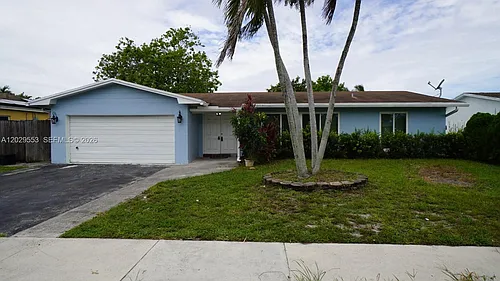 8105 NW 74th Ter Photo 1