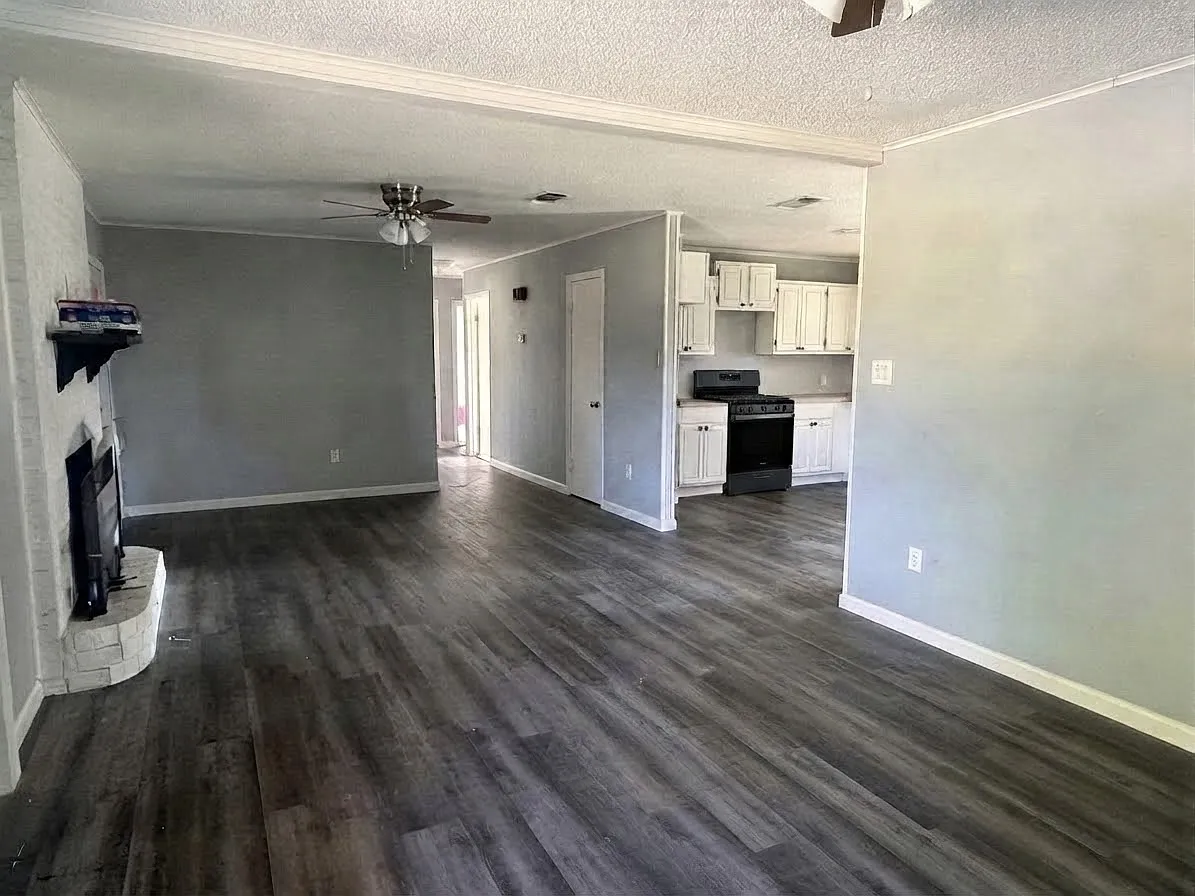 3 bed, 1326 sqft, $1,500 — Photo 2