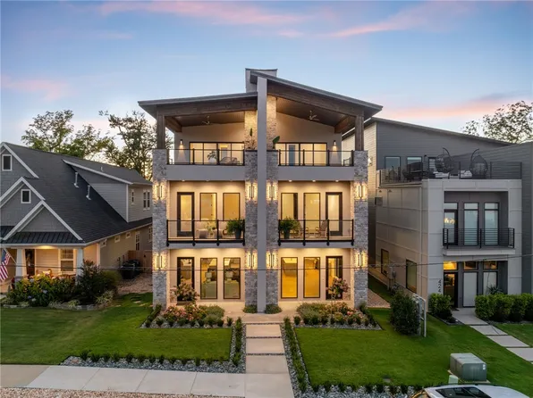 428 SE D St, Bentonville, AR 72712