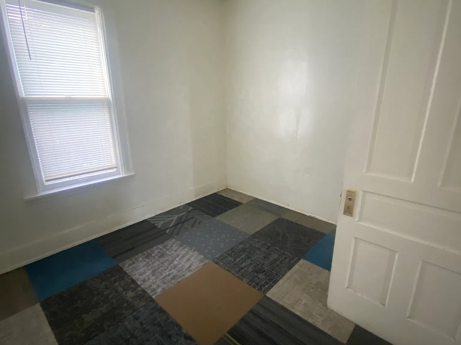 3 bed, 1000 sqft, $1,300 — Photo 2