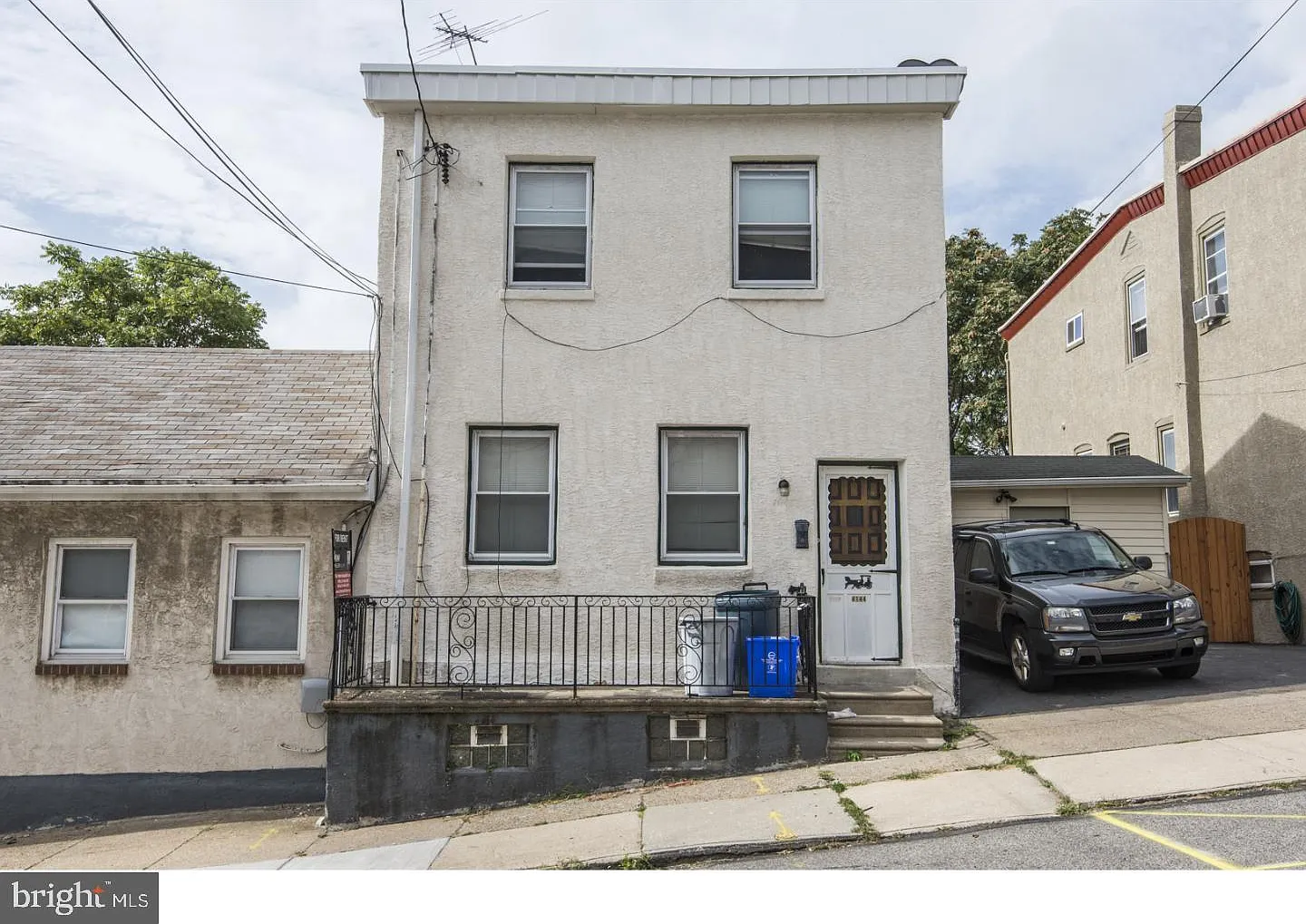3 bed, 1.5 bath, 1152 sqft, $2,000 — Photo 1