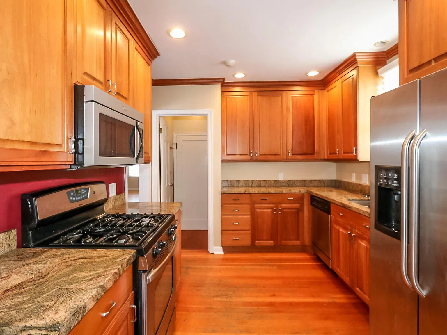 4 bed, 2032 sqft, $3,400 — Photo 4