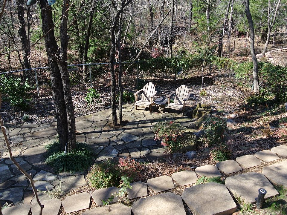 2nd image of 1033 W Winding Creek Dr
