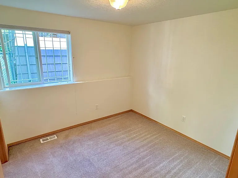 8702 NE Glisan St — Photo 21