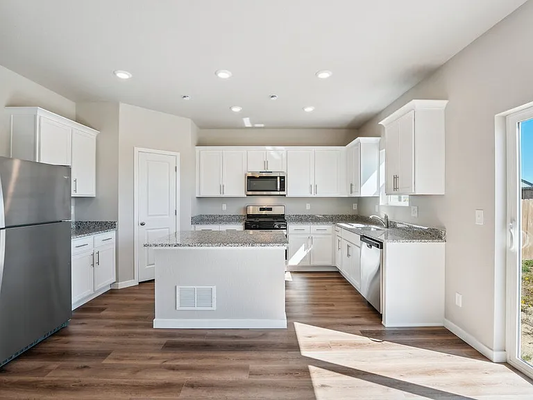 933 Gianna Ave — Photo 8