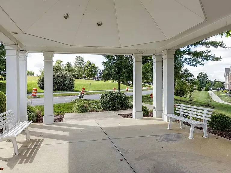 204 Kinsale Dr — Photo 36