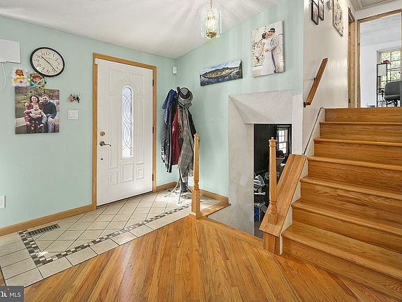 5th image of 12820 Framingham Ct