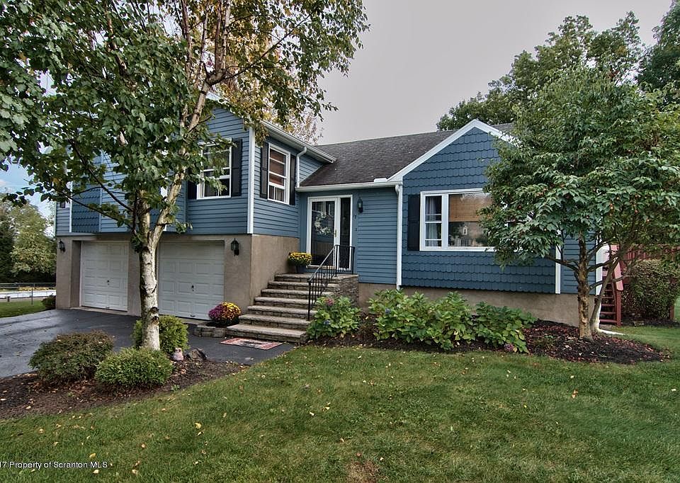 1st image of 17 Oakwood Dr