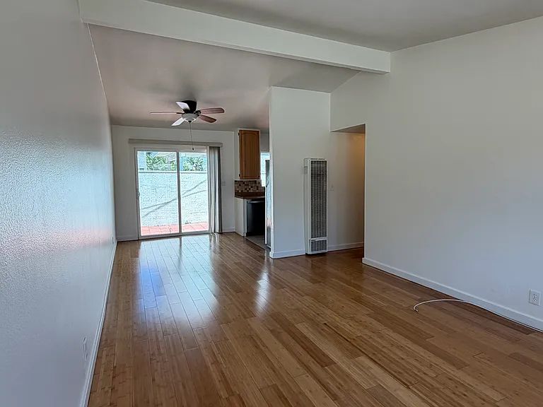 2474 Elden Ave #B — Photo 9