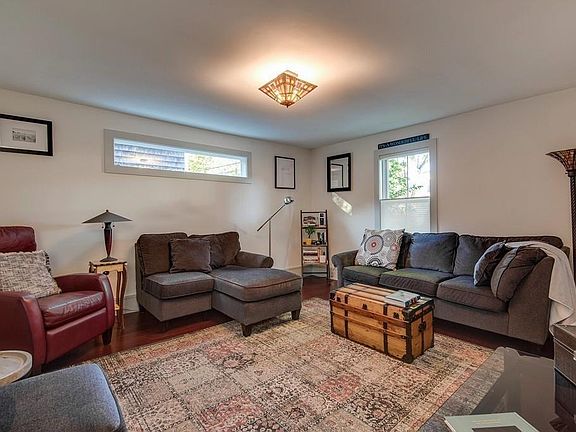 5th image of 20 Oak St