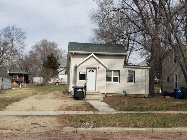 1016 W 3rd Ave, Mitchell, SD 57301