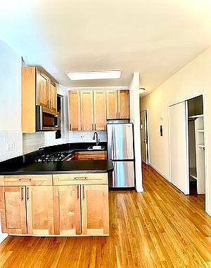 5th image of 427 E 83rd St APT 5A
