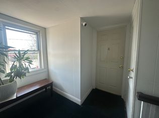 6 Florence Ave APT 4, Syosset, NY 11791