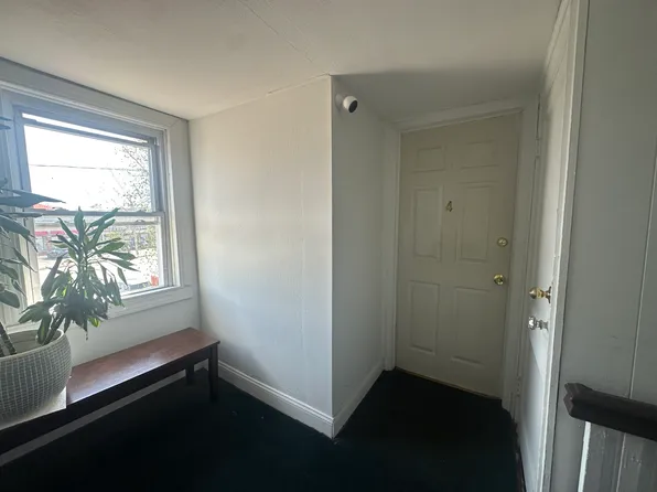 6 Florence Ave APT 4, Syosset, NY 11791
