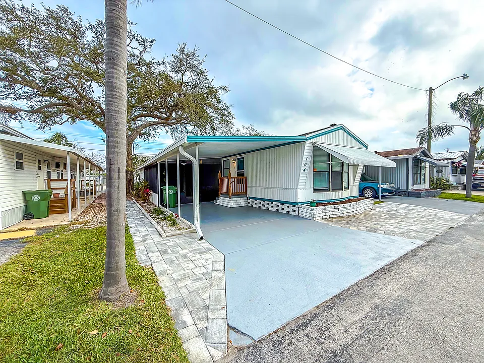 104 Lazy Ave
