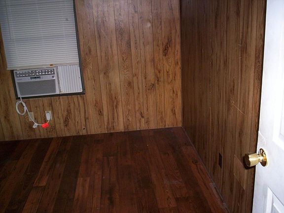 2nd image of 547 Creekside Dr