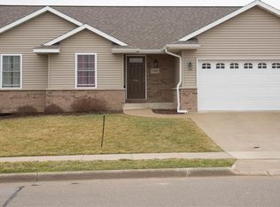5365 Park Pl, Dubuque, IA 52002