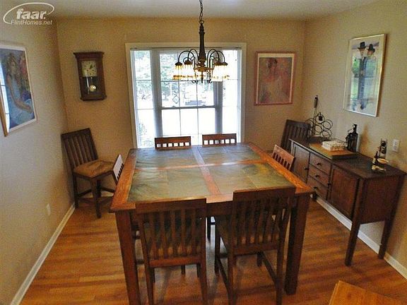 5th image of 16257 Hilltop Dr