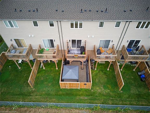 3rd image of 74 Laguna Village Cres
