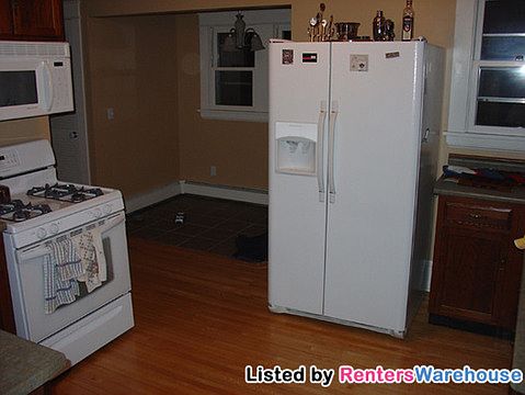 5th image of 2600 Plymouth Ave N #B