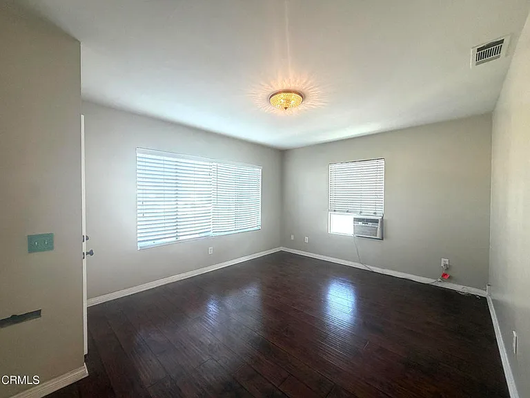 156 S Pacific Ave — Photo 4