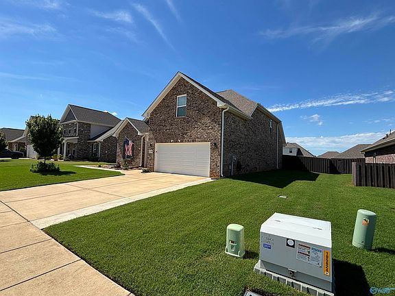 3rd image of 109 Slade Thomas Dr