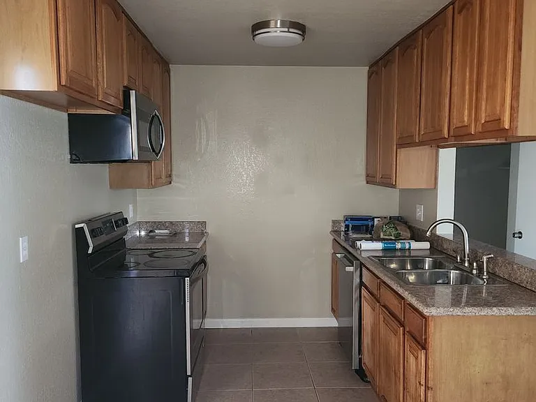 2801 Tully Rd — Photo 9