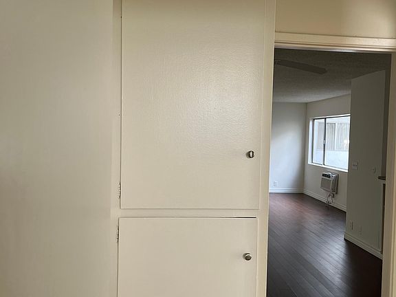 2nd image of 17830 Magnolia Blvd #4