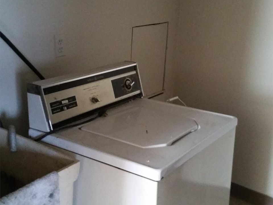 2nd image of 2121 Clayton Ave APT 7