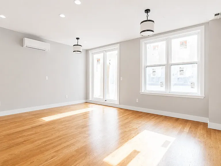 762 E 32nd St #3F — Photo 1