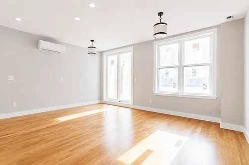 762 E 32nd St #3F Photo 1