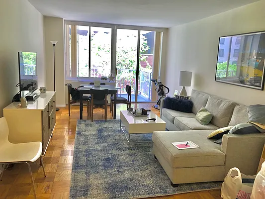 Rented by Peter Ashe | media 47