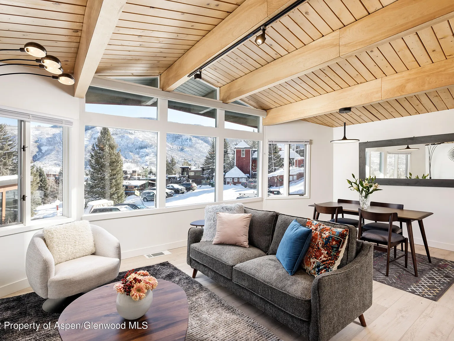 2 bed, 943 sqft, $25,000 — Photo 2