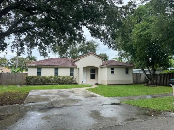 21733 Ingraham Ave, Miami, FL 33190