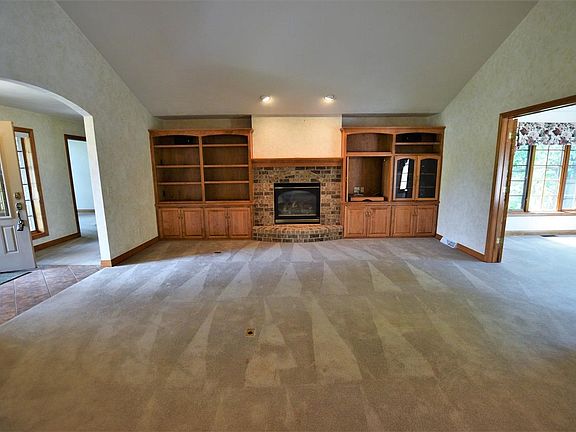 Great room/built in cabinets