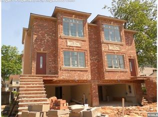 410 3rd St, Palisades Park, NJ 07650